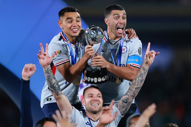 Charly Rodríguez celebrando la décima