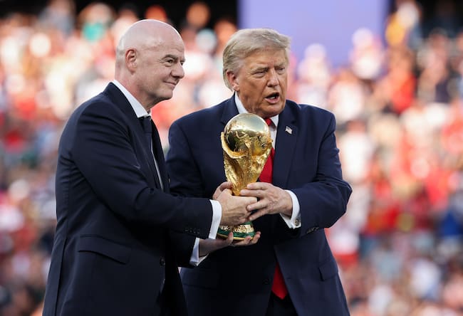 Gianni Infantino junto con Donald Trump