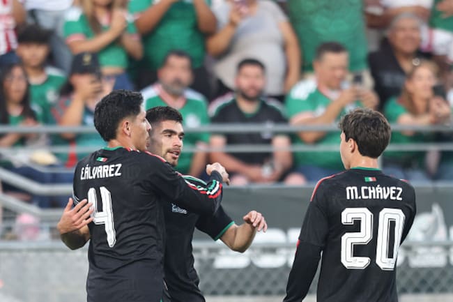 Johan Vázquez celebra gol