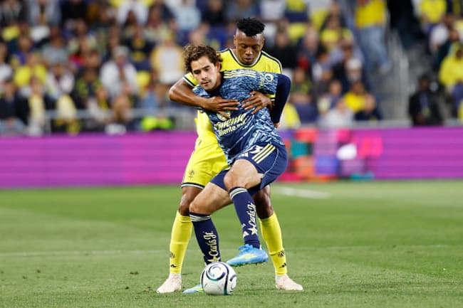 Raphael Veiga jugando ante el Nashville