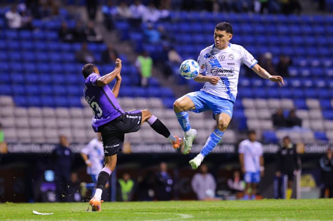 Luis Gabriel Rey jugando ante Mazatlán