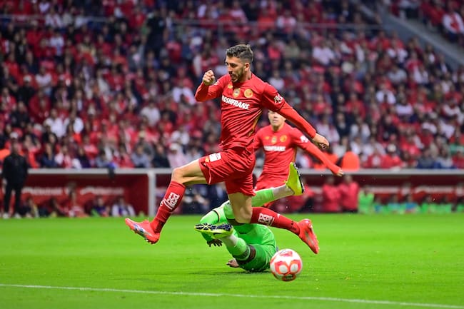 Paulinho de y Homer Martínez el partido de la jornada 10 entre Toluca y FC Juárez, correspondiente al Torneo Clausura 2026 de la Liga MX,